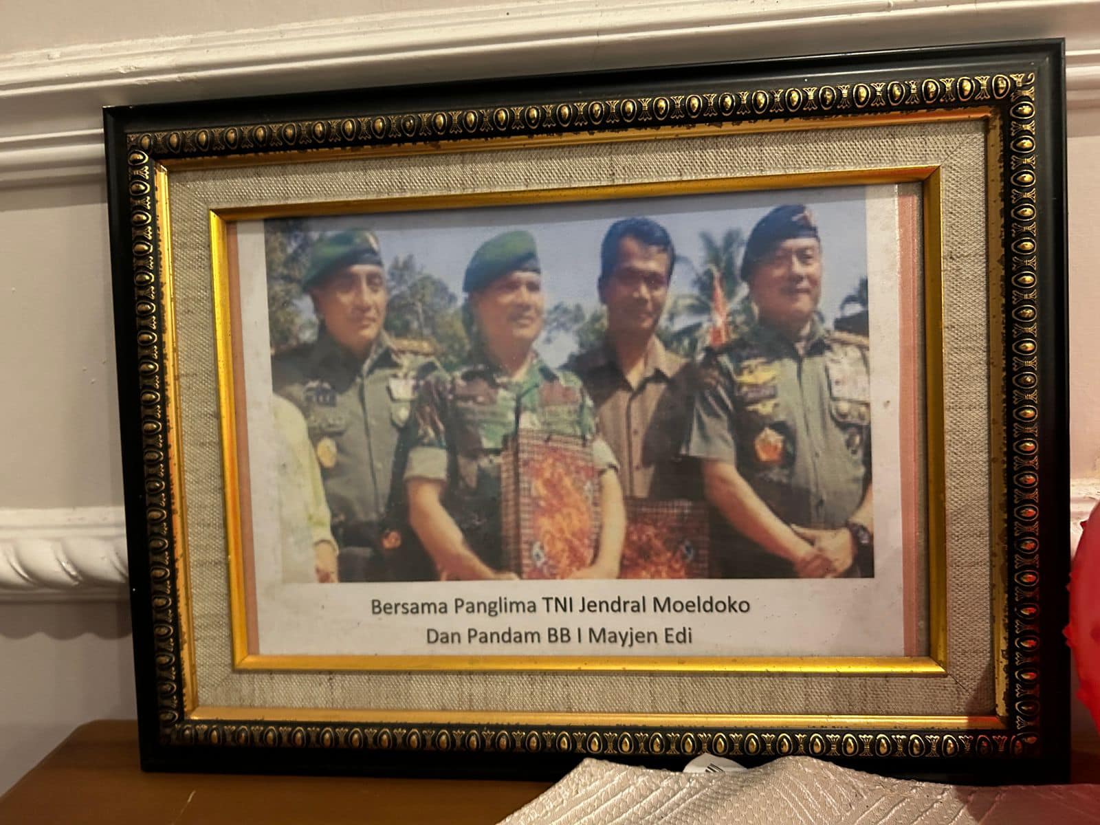 Ayah Manjel dan Panglima TNI Moeldoko saat panen raya di Sumatera Barat tahun 2015